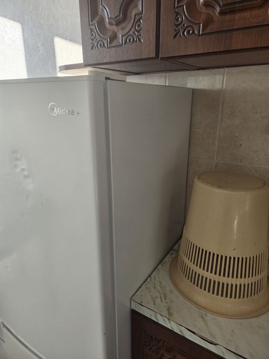 Холодильник Midea б/у продаю жк нова сити