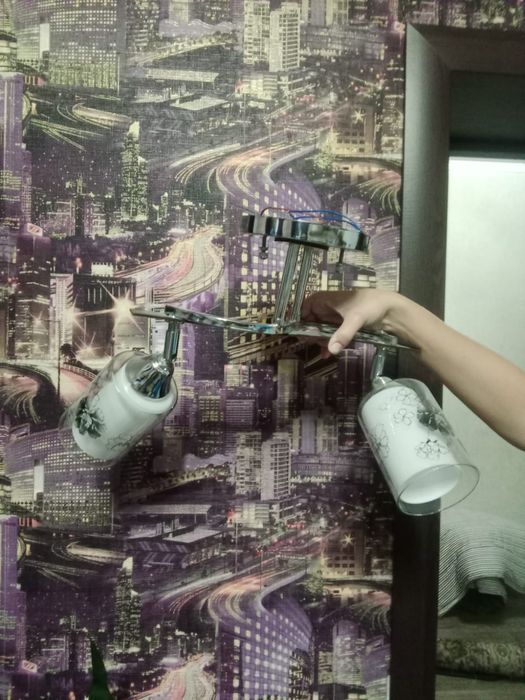 Продам потолочные люстры