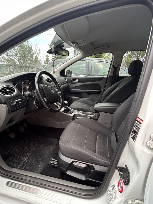 FORD Focus 2010 — imagine 3