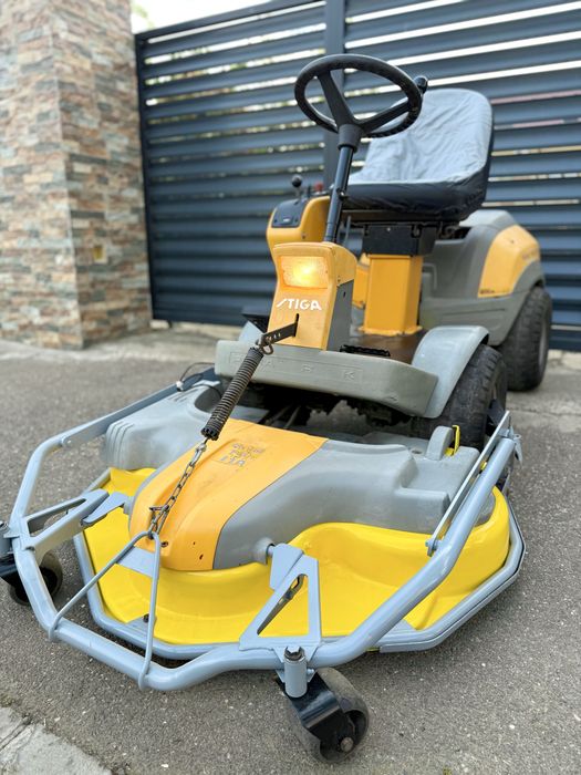 Tractoras de tuns iarba Stiga Park Kohler 25.0cp 724cc profesional