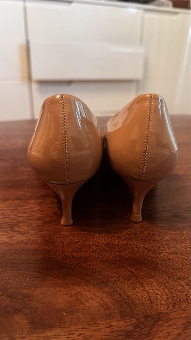 Pantofi Zara  maro camel din lac  36