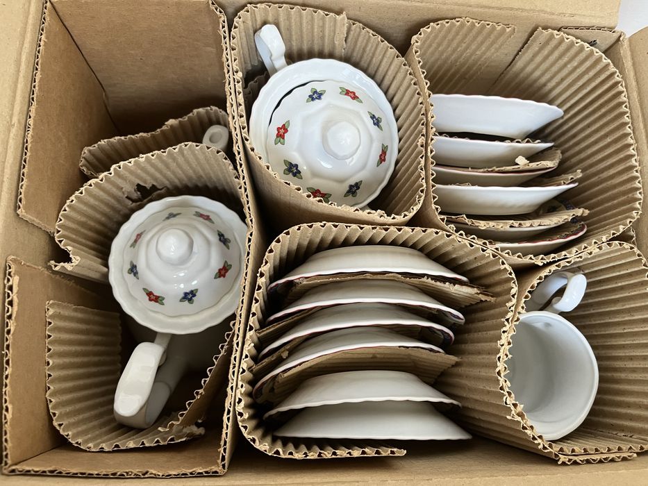 Set ceai / cafea 12 persoane portelan APRO Curtea de Arges