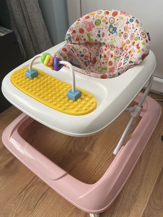 Детско креватче и проходилка за момиченце