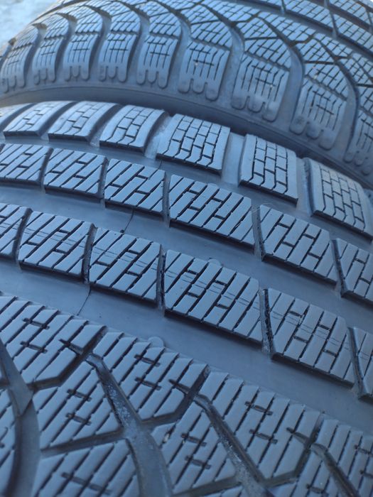 Почти нови 2бр.255/35/20 Pirelli P zero Winter dot2721