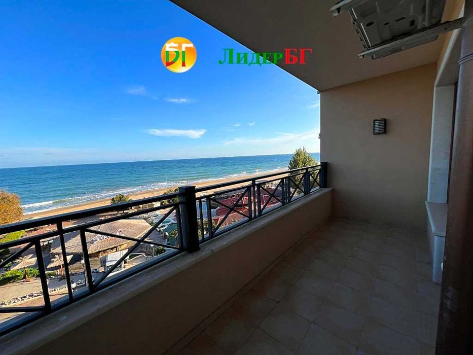 Тристаен апартамент с фронтална гледка към морето в комплекс Сирена