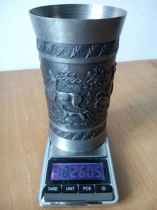 Чаша за вино с ловни мотиви