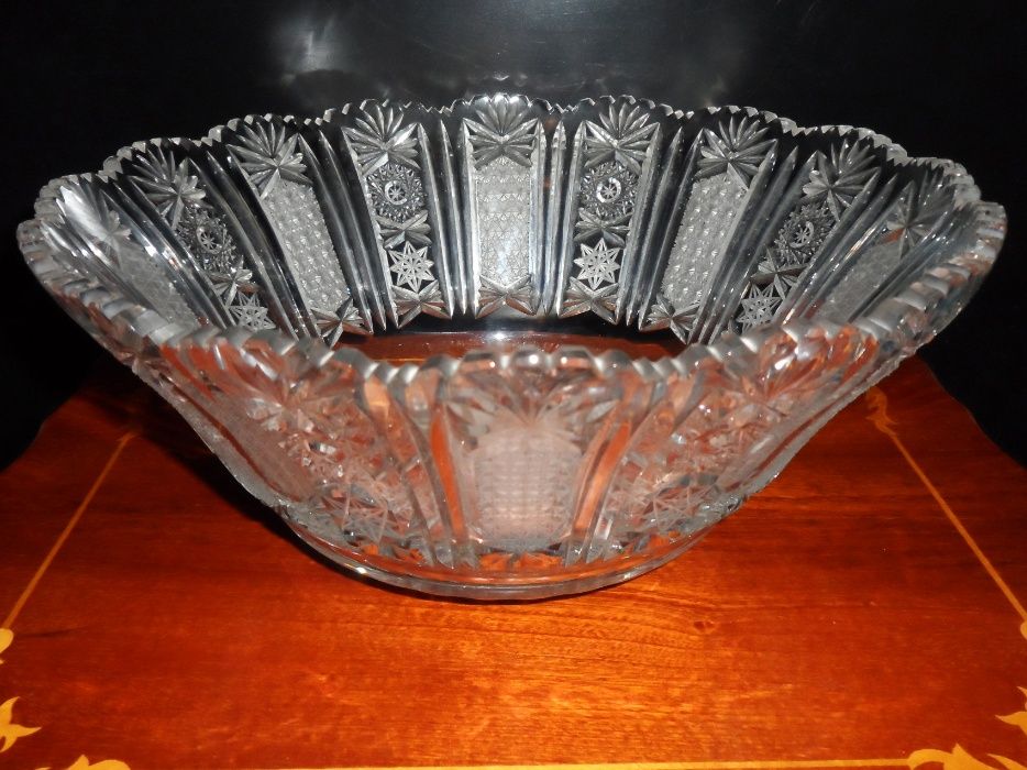 Fructieră mare din cristal Bohemia.