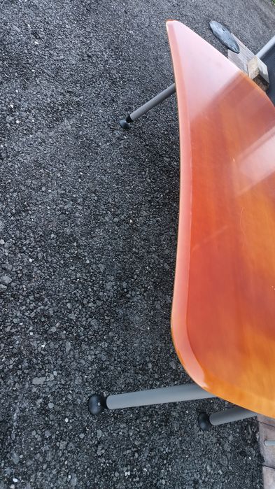 Birou masiv din lemn cu picioare din fier