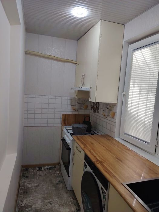 Srpchni sotiladi Uch tepa tumani vatan mfy 24 mavze 44 uy 51 kvartira.