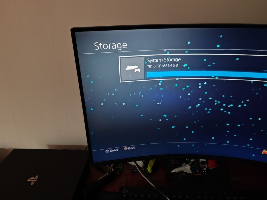 Play Station 4 pro 1tb +2 manete și un joc
