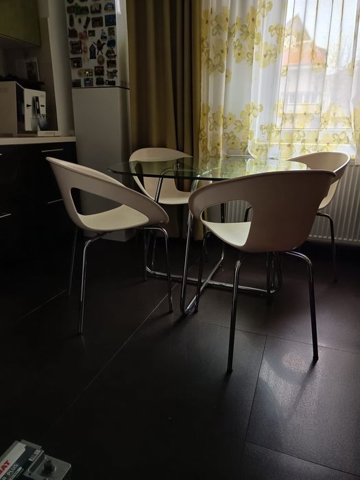 Vând scaune din pvc