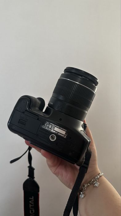 Продам камеру Canon EOS 600D