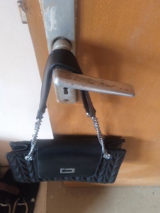 Vind haine și incaltaminte