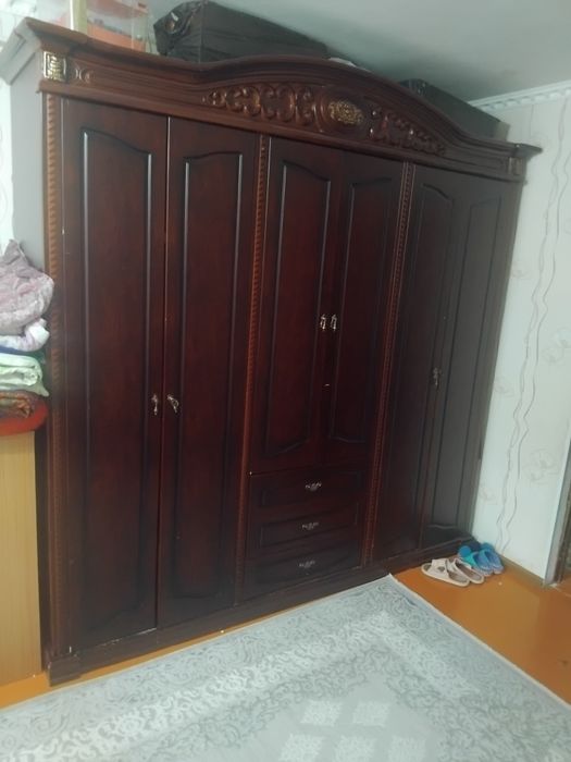 Продам шифонер, комод, кровать.