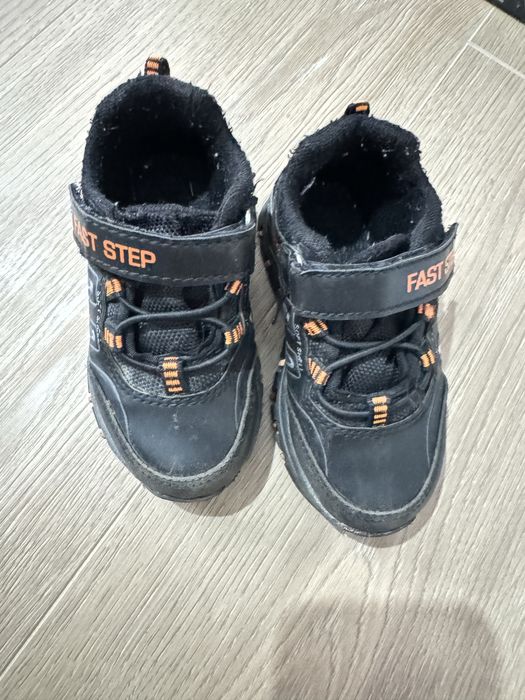 Отдам Детский обувь, кросовку за мячик!