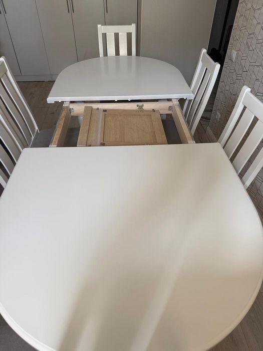 Стол со стульями