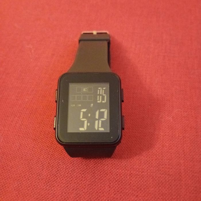 Vând ceas digital nou