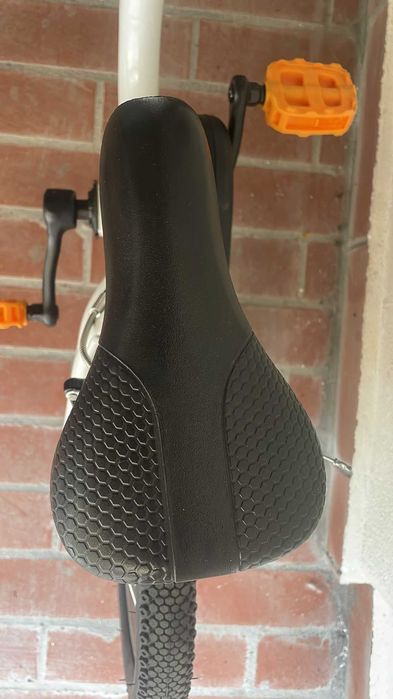 Bicicleta B-Twin aproape noua, folosita de doar 4 ori, stare impecabila !!!