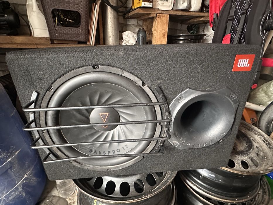 Продам Сабвуфер jbl