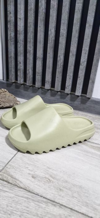 yeezy slides adidas