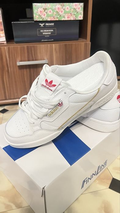 Продам adidas кеды