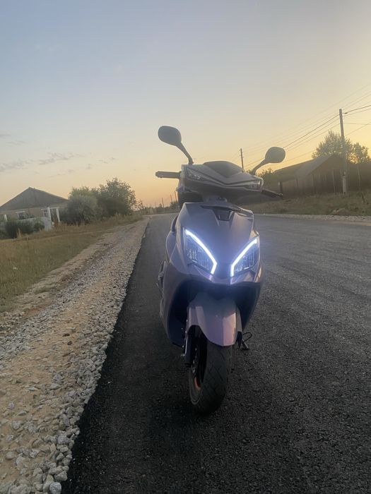 Продам скутер новый