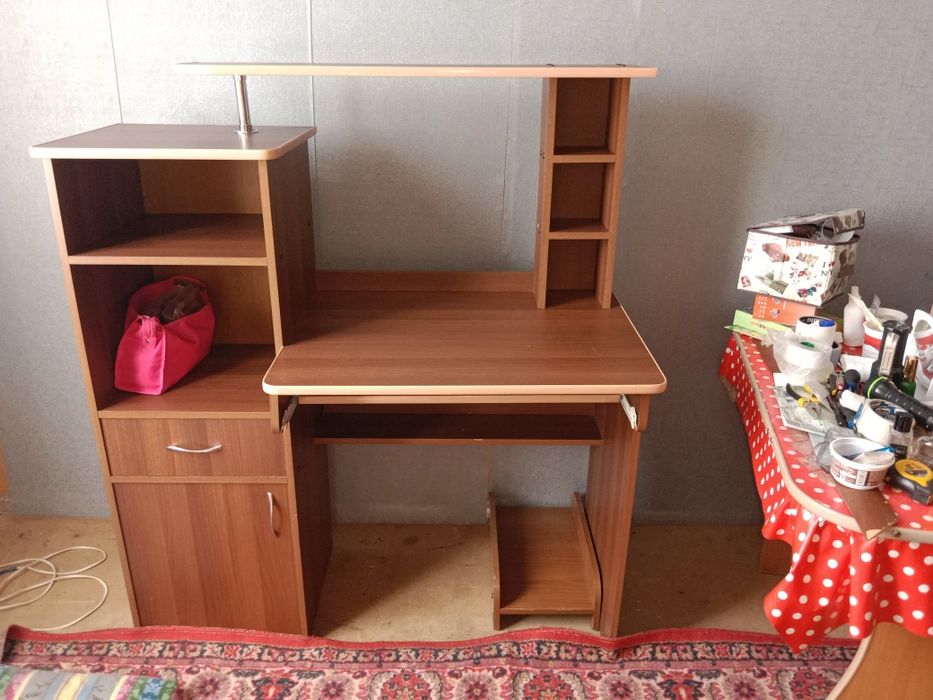 Продам компьютерный сто и диван
