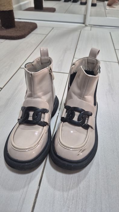 Продам осеннюю обувь для девочки