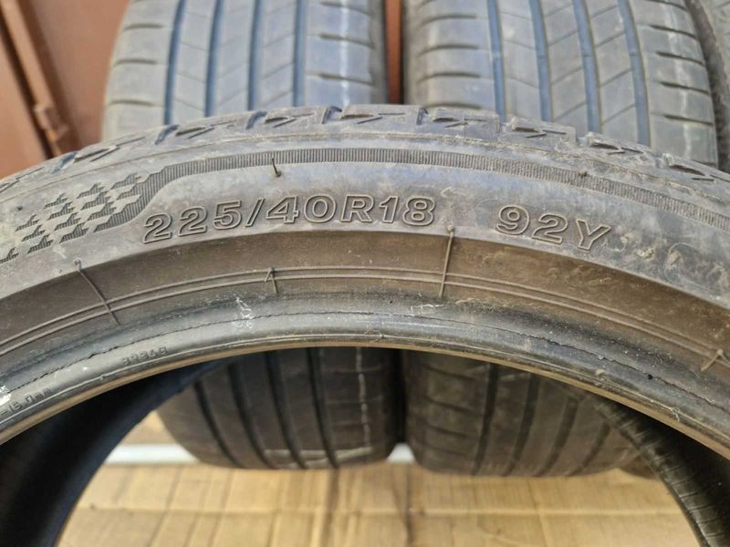 4 Bridgestone R18 225/40
летни гуми 
DOT5023