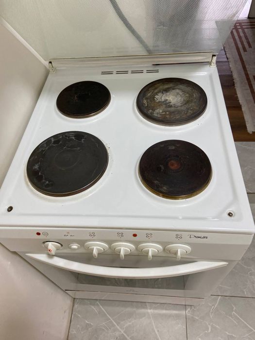 Электрическая плита с духовкой