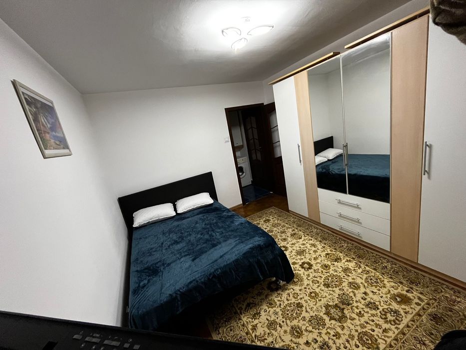 Inchiriez apartament 3 camere, cartierul Rogerius