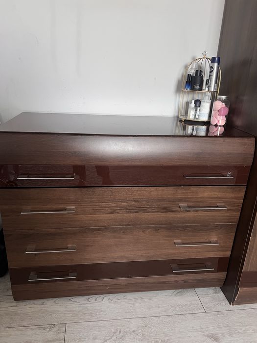 Продам спальный гарнитур