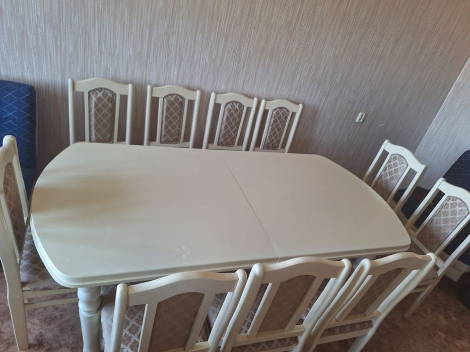 Продаю шкаф, стол и стульев