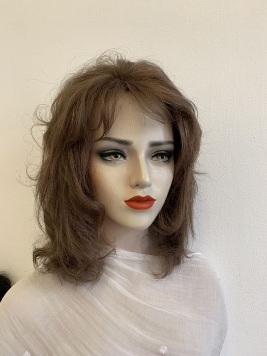 Peruca din par natural lucrata manual