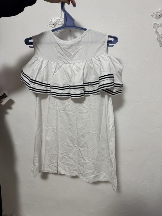 Нарядное платье без рукавов