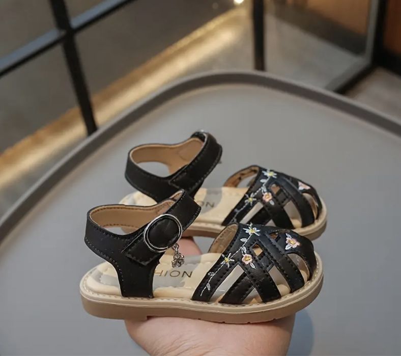 Детски сандали