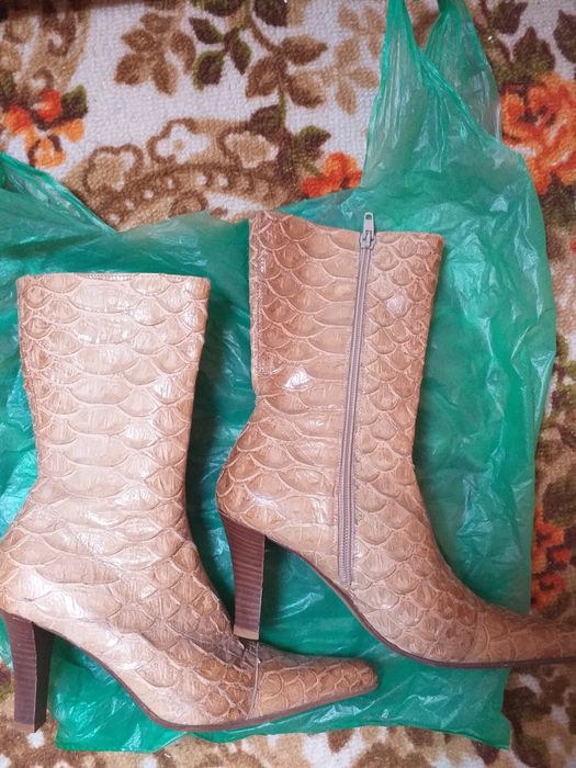 Продавам нови и като нови боти и ботуши.