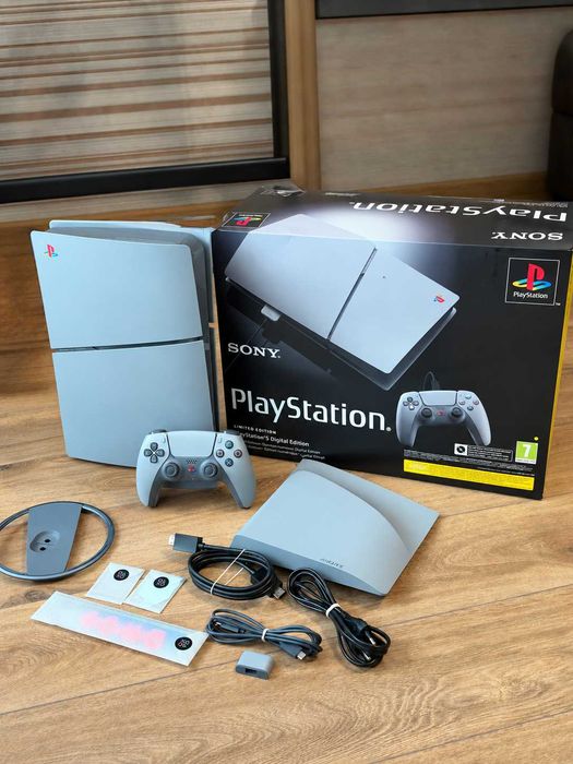 PS5 Digital 30th Anniversary / PlayStation 5