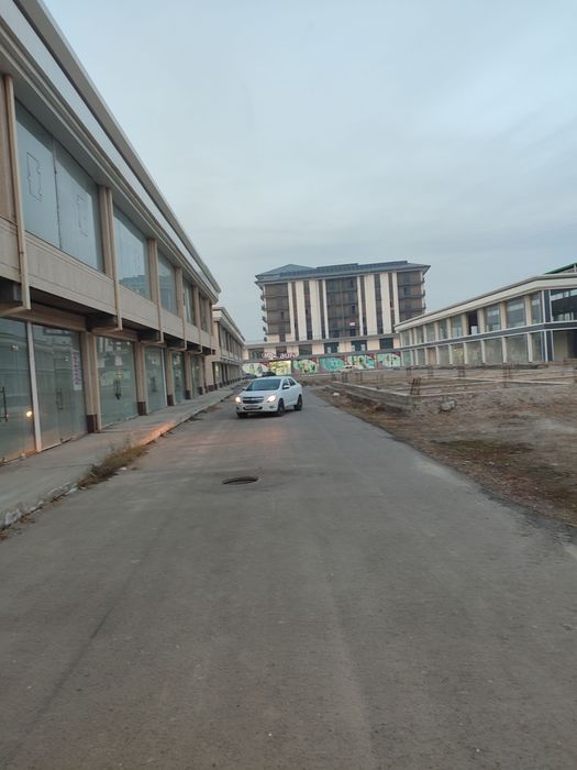 Срочно продам 2 этажный магазин Бухара сити в дол дороге.