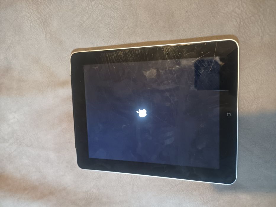 Apple iPad.        (А1337).
