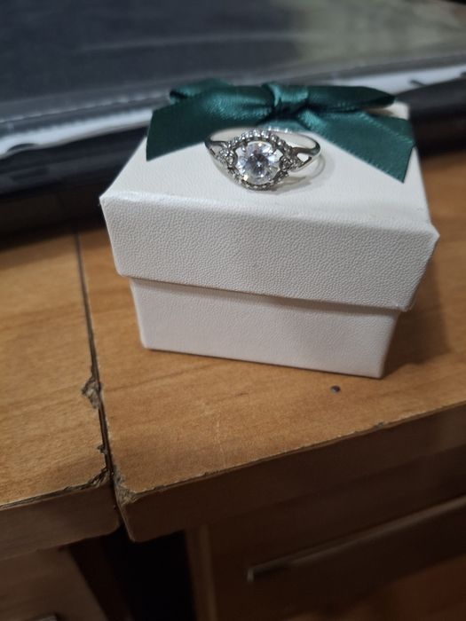 Продам серебряное колечко