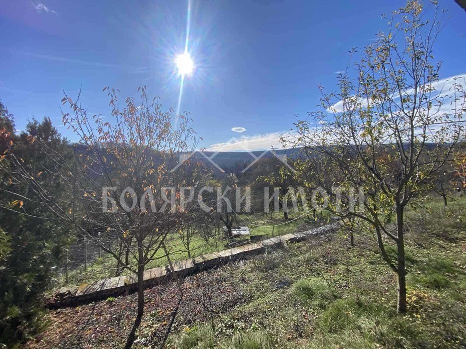 Панорамна къща с двор в м. Козлуджа