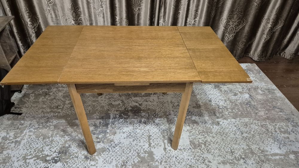 Стол со стульями