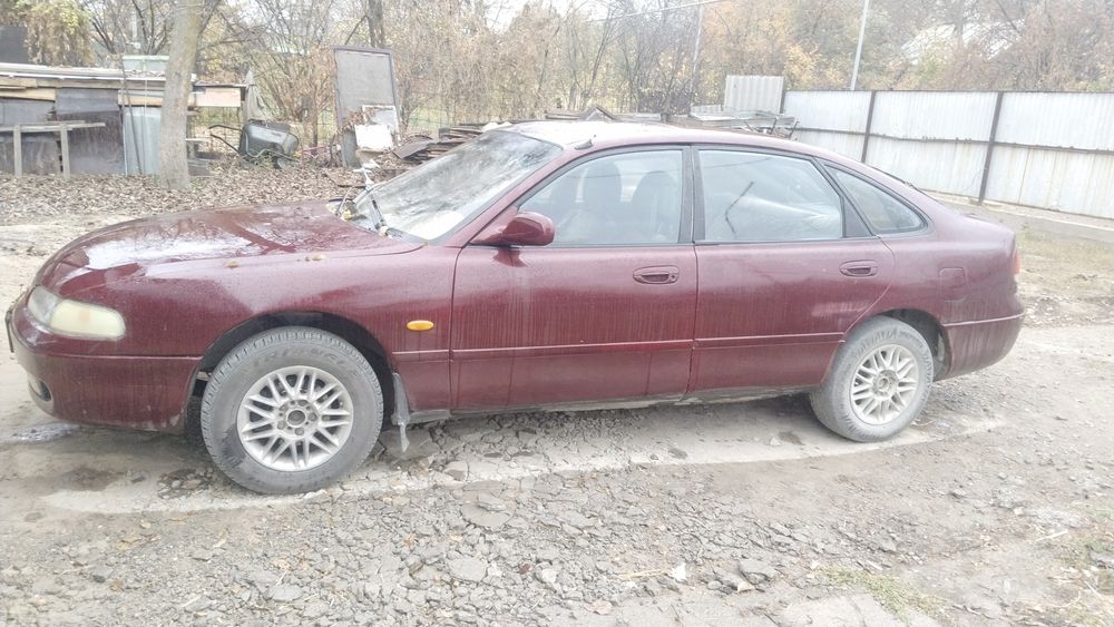 Машина Mazda кронс