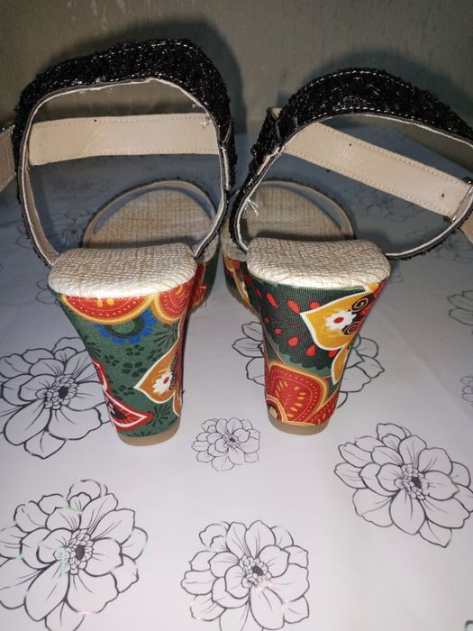 Босоножки  6000 тысяч