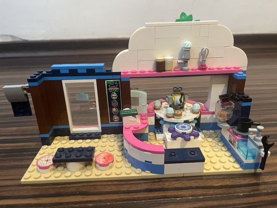 Set lego friends cafeneaua cu briose a oliviei