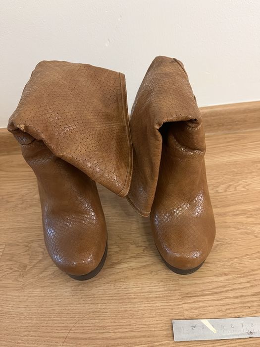 Осенние сапоги на каблуке