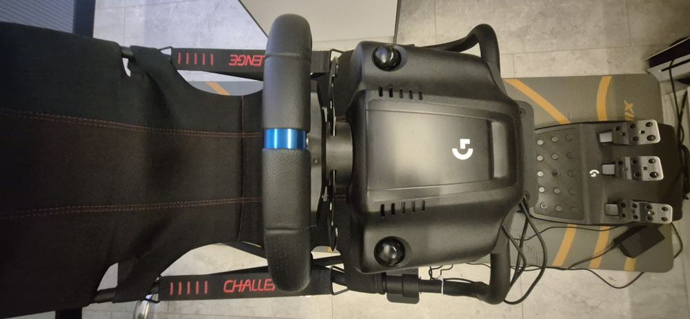 Гоночный симулятор Logitech + Playseat