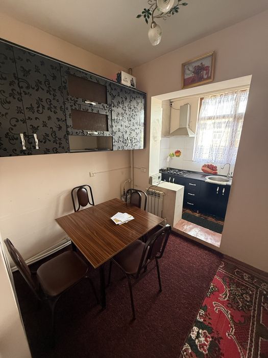 Srochna sotiladi. Termiz sh. 2 xonali 55mkv. hamma narsasi bilan