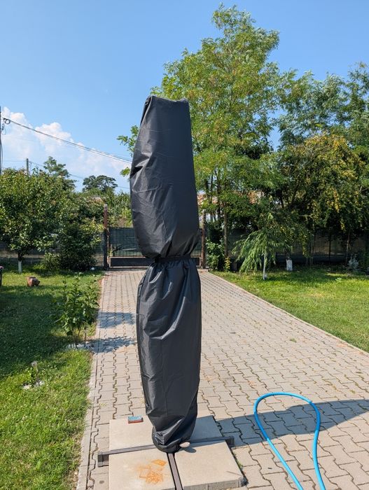 Umbrelă de grădină / terasă 3x3m, tip banană (cu picior lateral), Foarte Trainică & Robustă